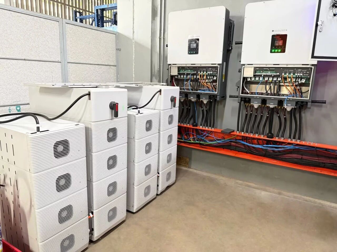 3-Phase Hybrid Inverters