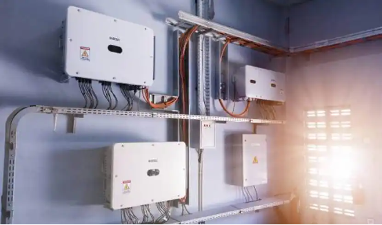 String Inverter vs Hybrid Inverter (2).png